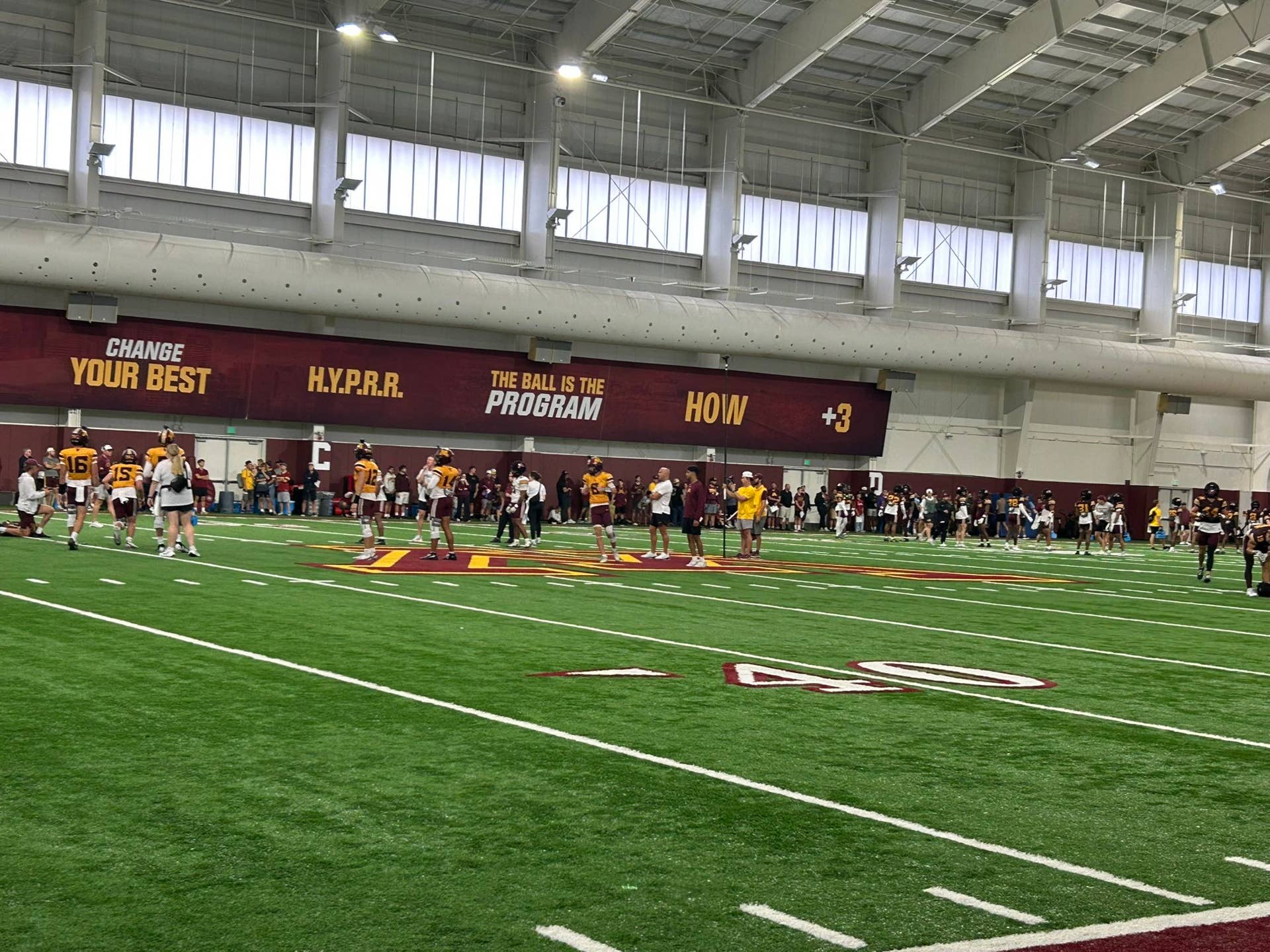 Gophers camp 1.0: Offense shines as position battles take shape - Bring ...