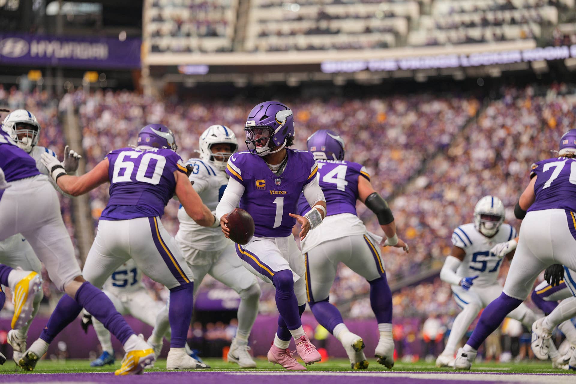 Colts Team Photo Vikings snap counts and notable PFF grades from latest on-brand win ...
