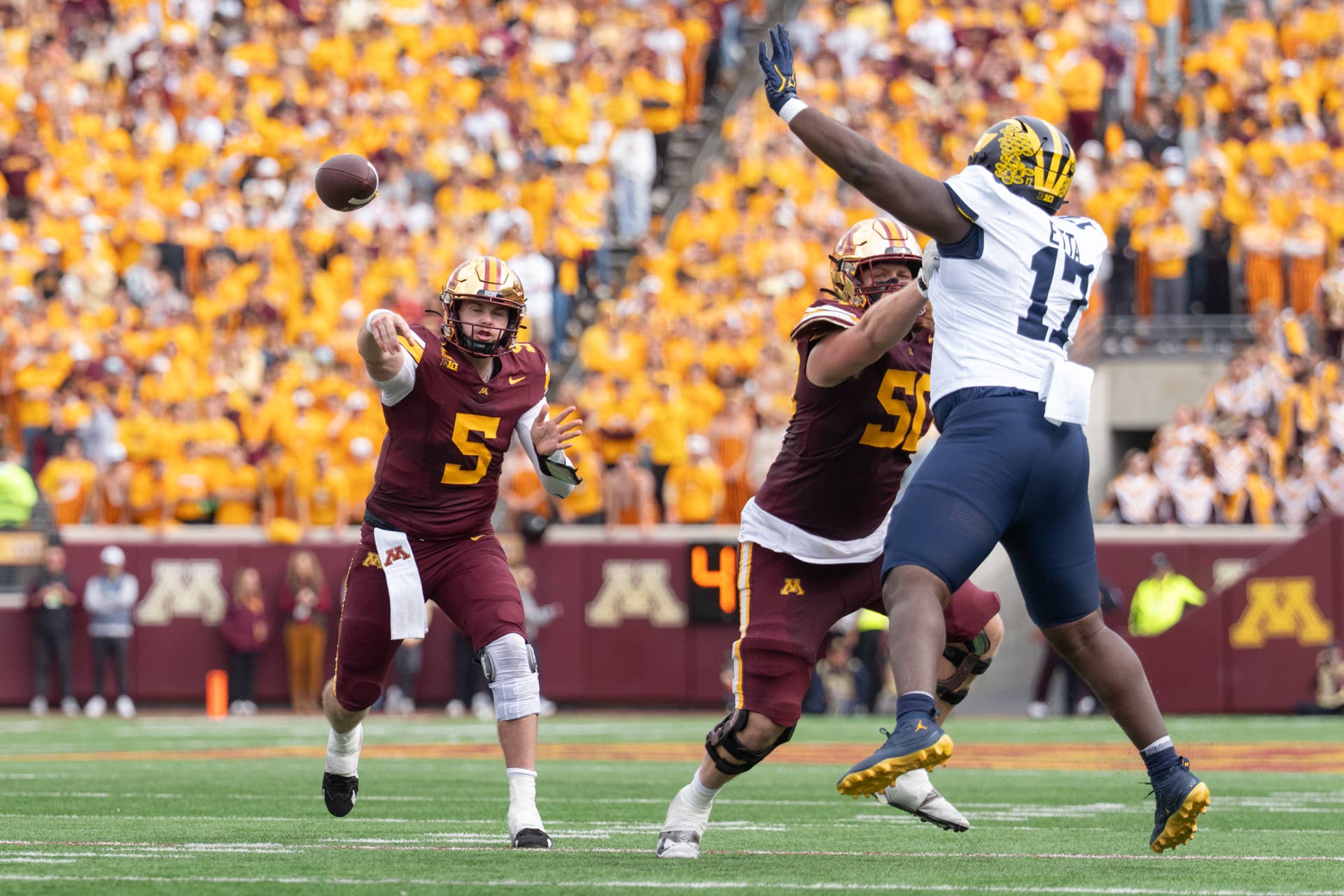 Gophers bringing back fan-favorite golden chrome helmets against ...