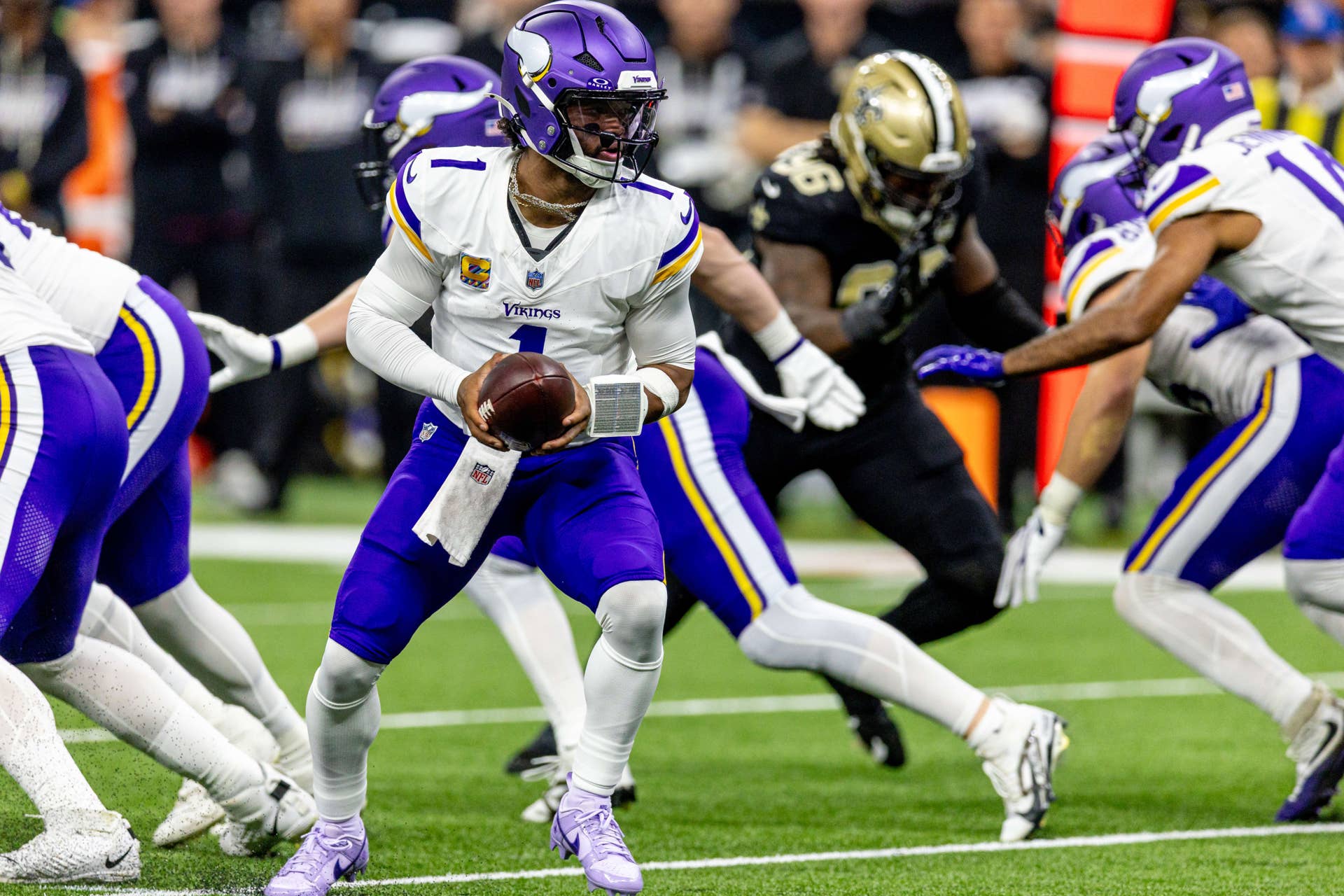 Vikings survive fumbles, reach 5-0 as offense improves in win over ...